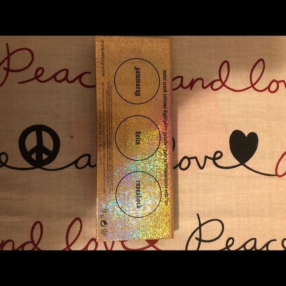 Kat Von D Metal Crush Highlighter palette - Picture 3 of 3